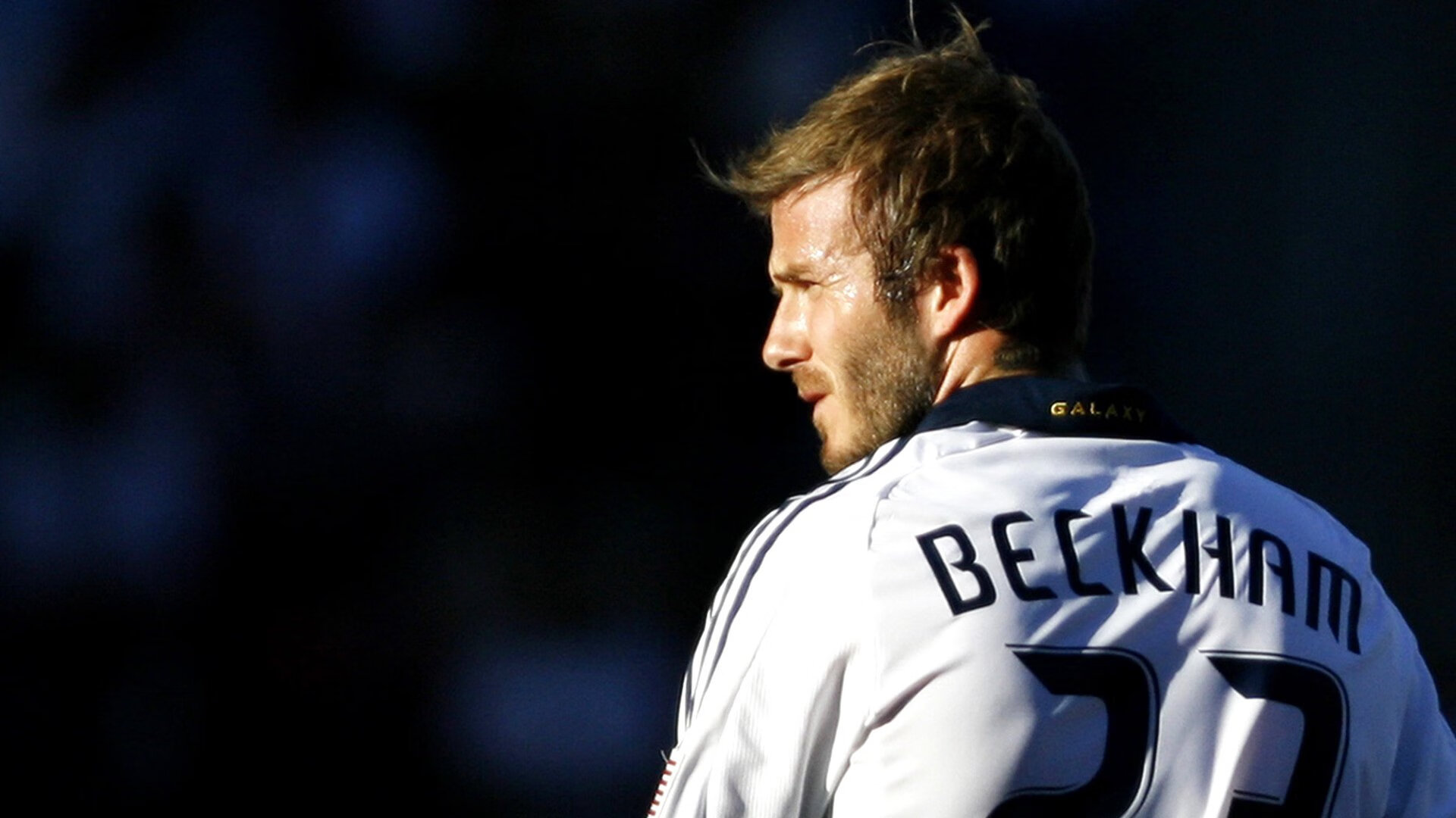 世界杯后场馆开放日 市民首次踏上决赛草皮